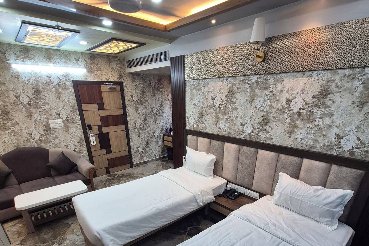 Desk, laptop workspace, free WiFi