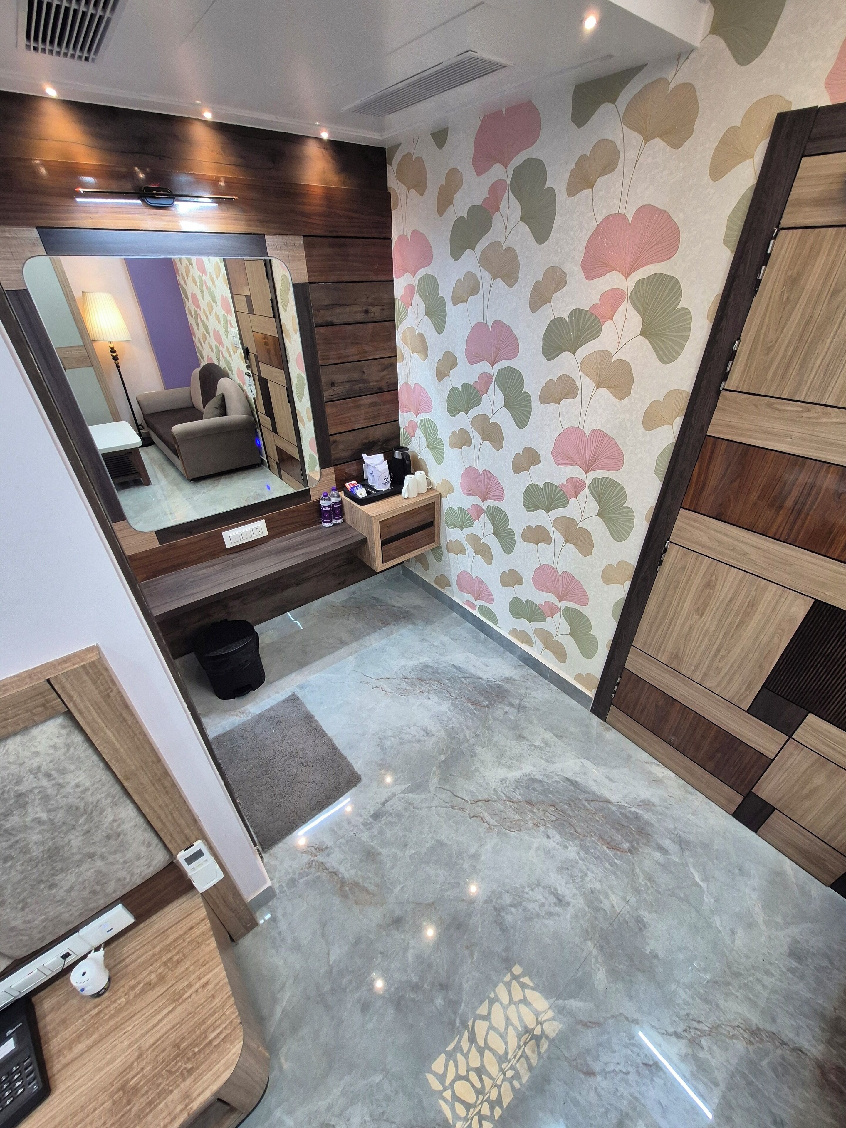 Habitación estándar, balcón, vista a la ciudad | Escritorio, espacio para trabajar con laptop y wifi gratis 