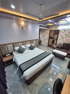 Deluxe Room | Desk, laptop workspace, free WiFi
