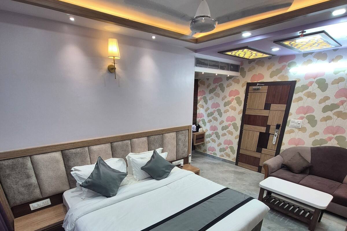 Standard-huone, parveke, kaupunkinäköala | Työpöytä, kannettavalle tietokoneelle sopiva työtila, ilmainen Wi-Fi