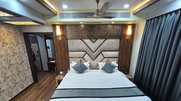 Executive Room | Desk, laptop workspace, free WiFi