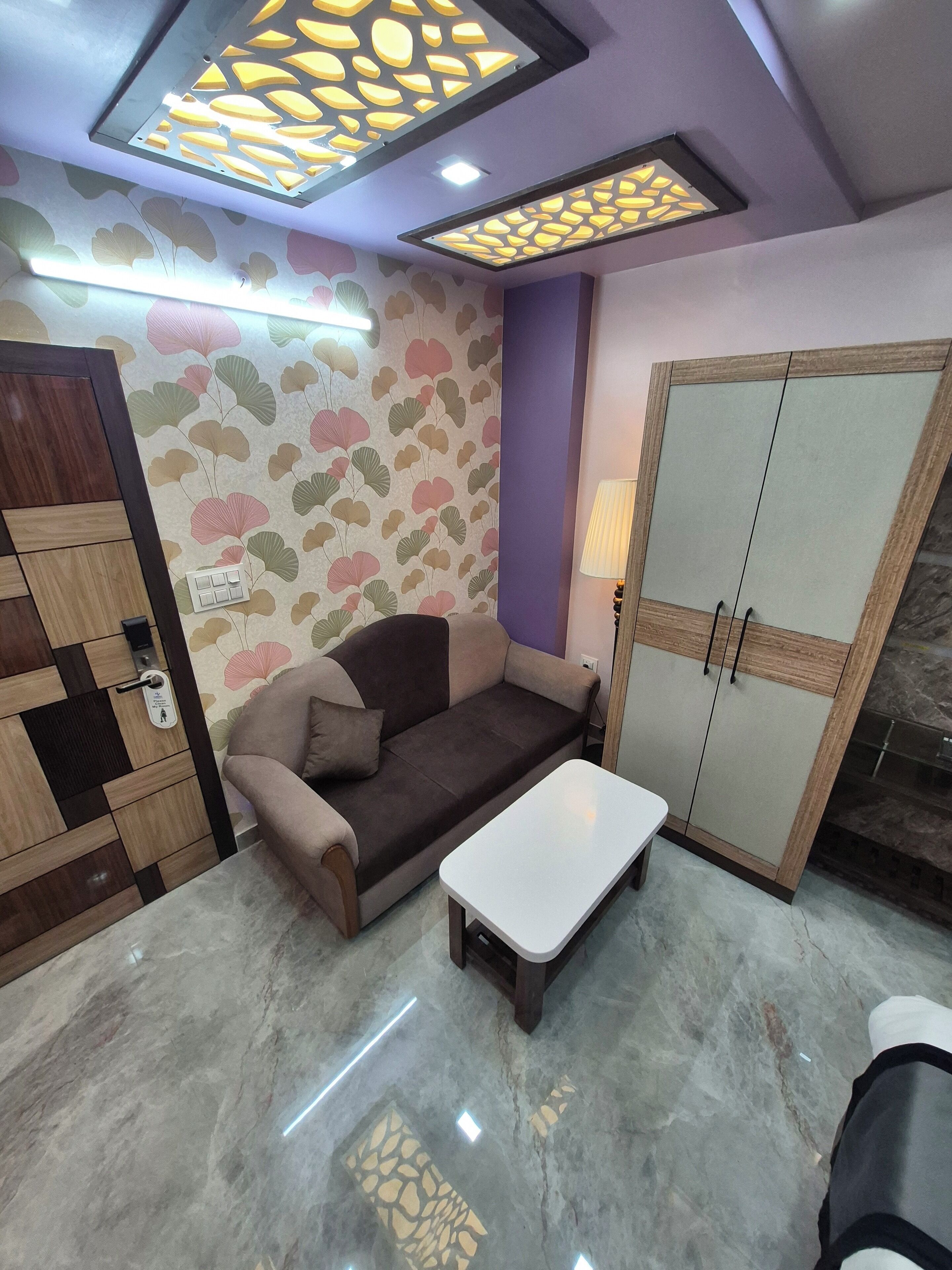 Rom – standard | Skrivebord, skrivebord for bærbar PC og wi-fi (inkludert)