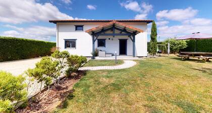 Chalet in Saint-maixent Near Beaches