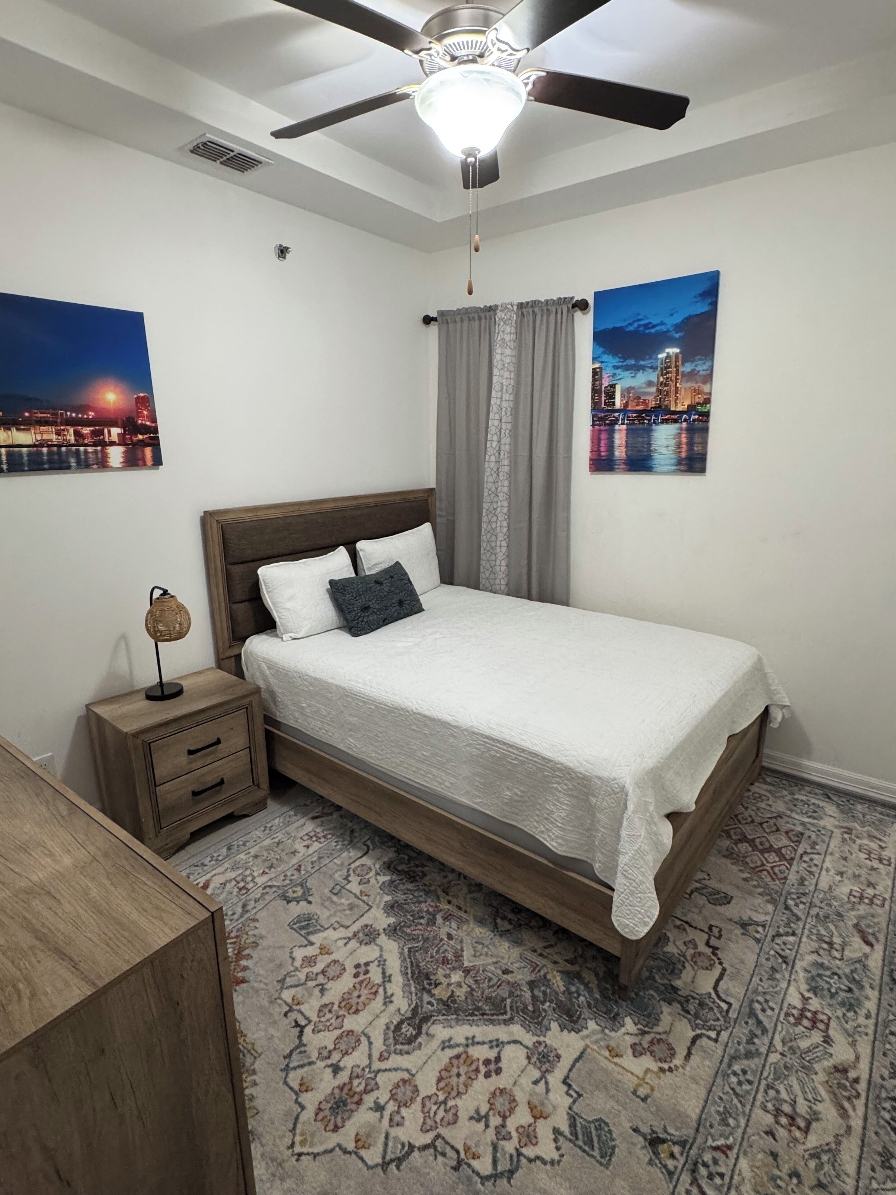 3 chambres, fer et planche à repasser, Wi-Fi, draps fournis