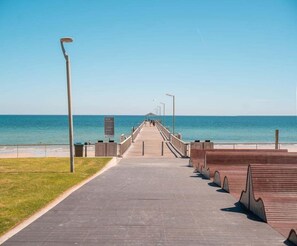 Beach - Belle Escapes - Villa Luxe on Henley (Henley Beach South)