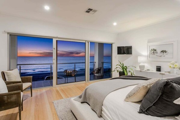 4 bedrooms, iron/ironing board, Internet, bed sheets