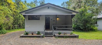 Wattle Cabin - Creekside stay in Nature