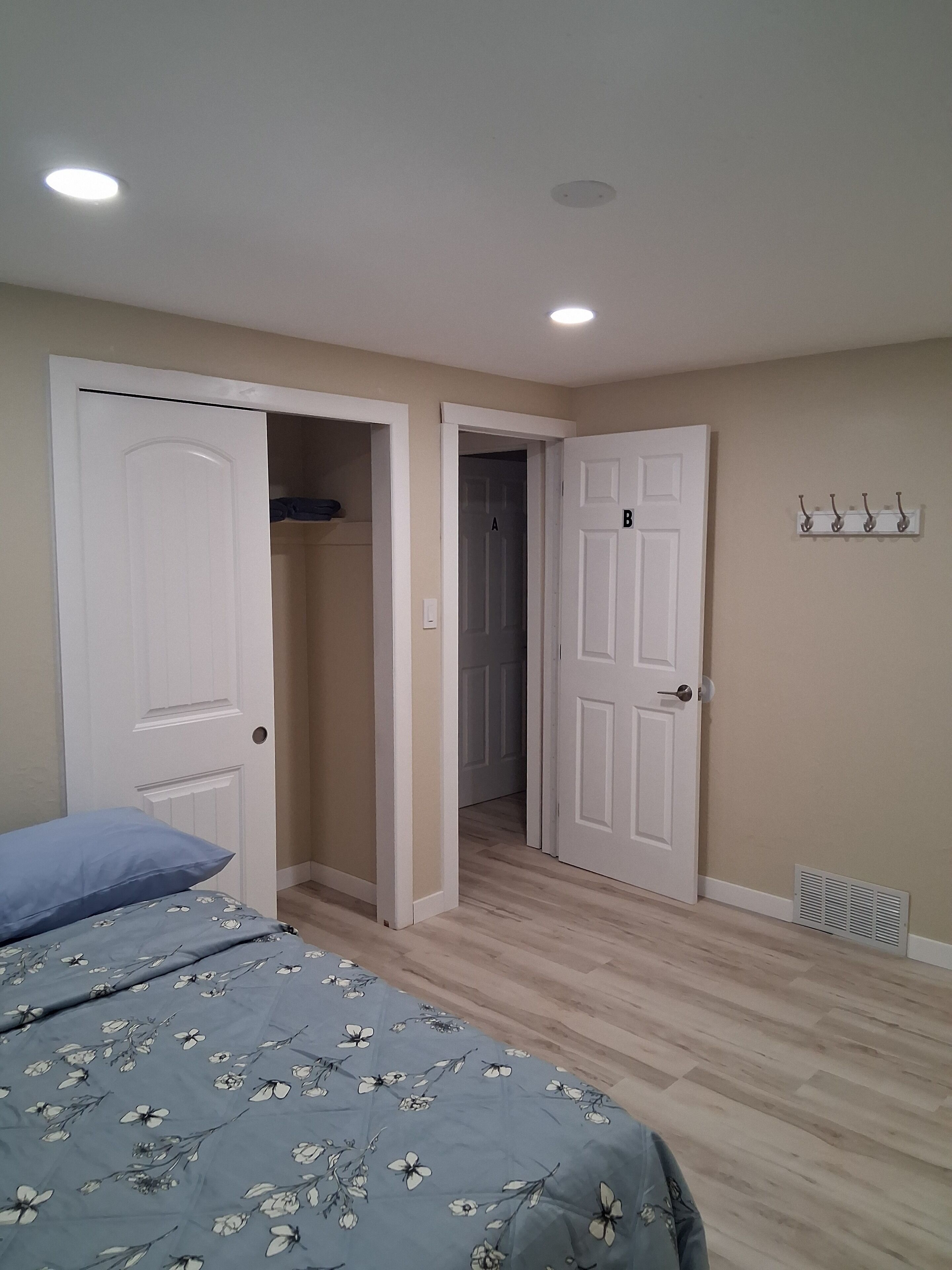 5 slaapkamers, een strijkplank/strijkijzer, wifi, beddengoed