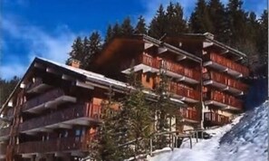 Exterior - Comfortable Apartment With Unobstructed Views, 50m From the Centre (Les Allues)