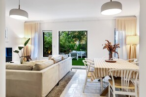 TV - Cottesloe Shorehouse (Cottesloe)