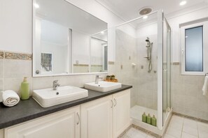 Hair dryer - Cottesloe Shorehouse (Cottesloe)