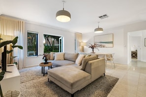TV - Cottesloe Shorehouse (Cottesloe)