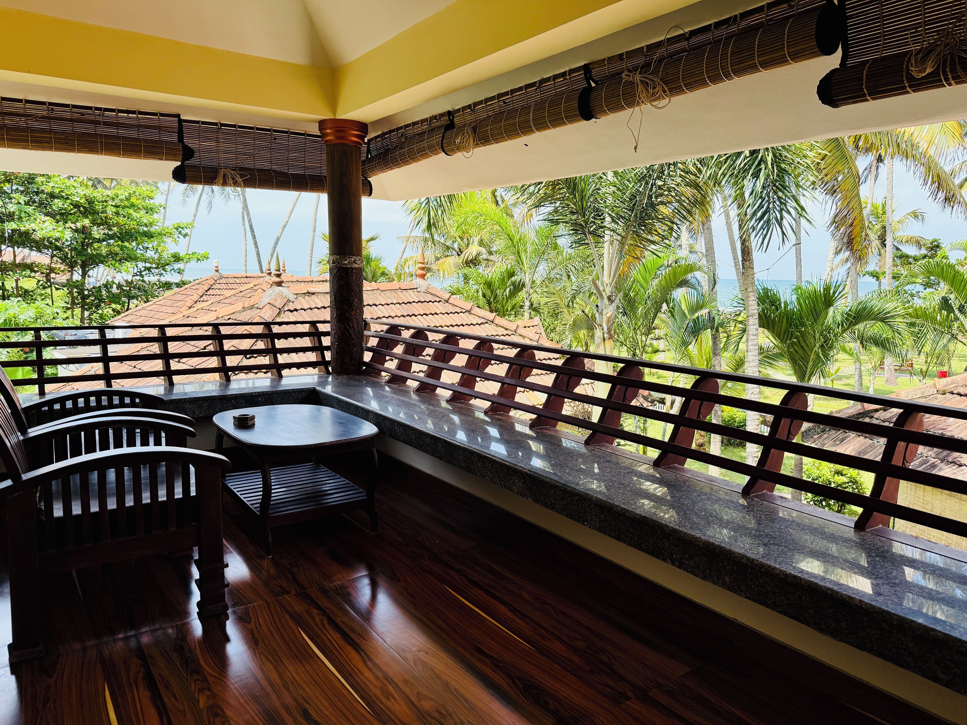 Superior-huone, näköala puutarhaan | Näkymä parvekkeelta