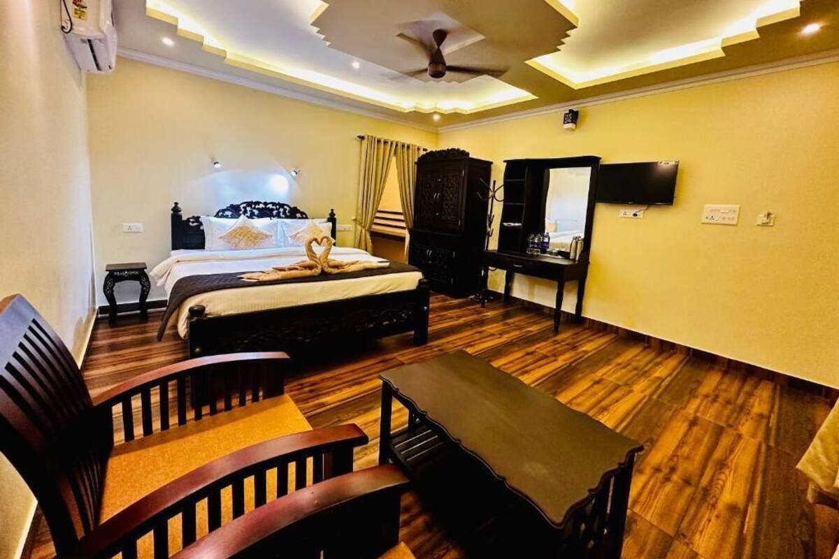 Superior Room, Balcony, Sea View | Desk, laptop workspace, iron/ironing board, free WiFi