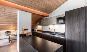 Fridge, oven, dishwasher, coffee/tea maker - New Ski-in/ski-out Duplex Apartment (Courchevel)