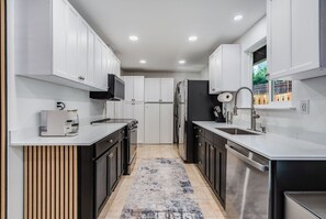 Fridge, microwave, stovetop, dishwasher