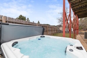 Outdoor spa tub - Lead Haven Lodge: Mountain Retreat w/ Hot tub (Lead)