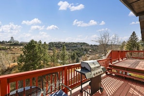 Outdoor dining - Lead Haven Lodge: Mountain Retreat w/ Hot tub (Lead)