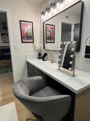 4 bedrooms, desk, iron/ironing board, free WiFi