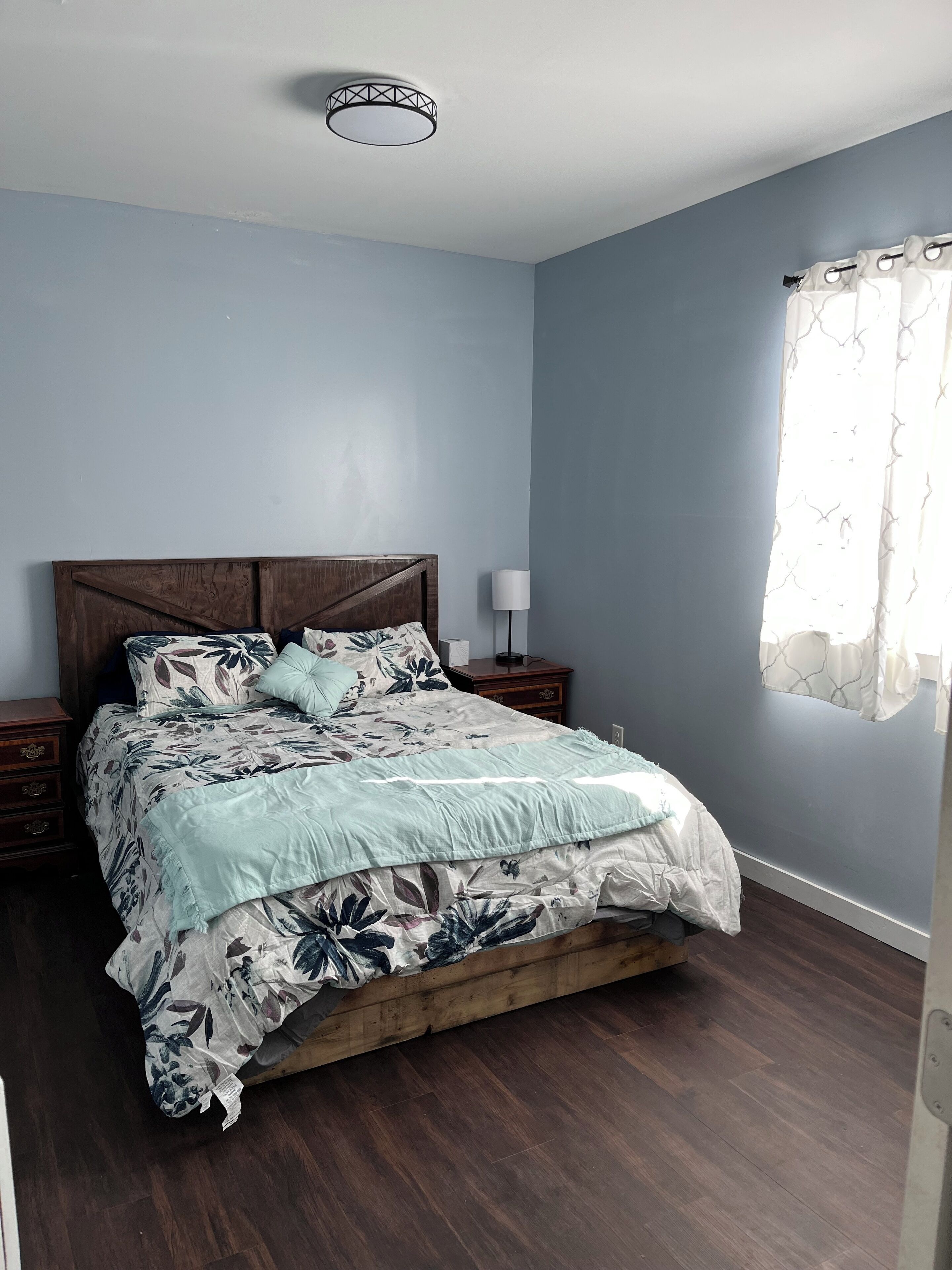 2 bedrooms, travel crib, WiFi, bed sheets