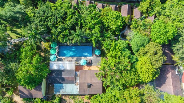 حمّام سباحة خارجي