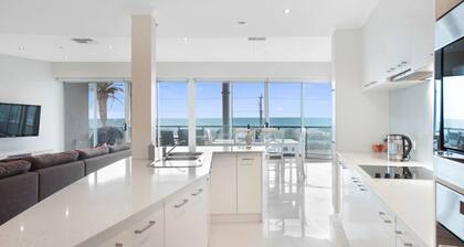 Tidehouse—Scenic Esplanade Escape with Shared Pool