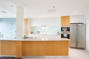 Fridge, microwave, oven, stovetop - Tidehouse—Scenic Esplanade Escape with Shared Pool (Victor Harbor)
