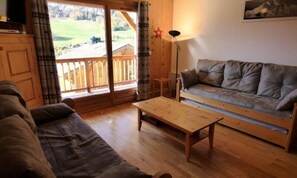 Living area - Apartment Near Le Charmieux Ski Slopes (Le Grand-Bornand)