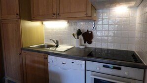 Private kitchen - Apartment Near Le Charmieux Ski Slopes (Le Grand-Bornand)