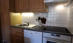 Microwave, oven, dishwasher, coffee/tea maker - Apartment Near Le Charmieux Ski Slopes (Le Grand-Bornand)
