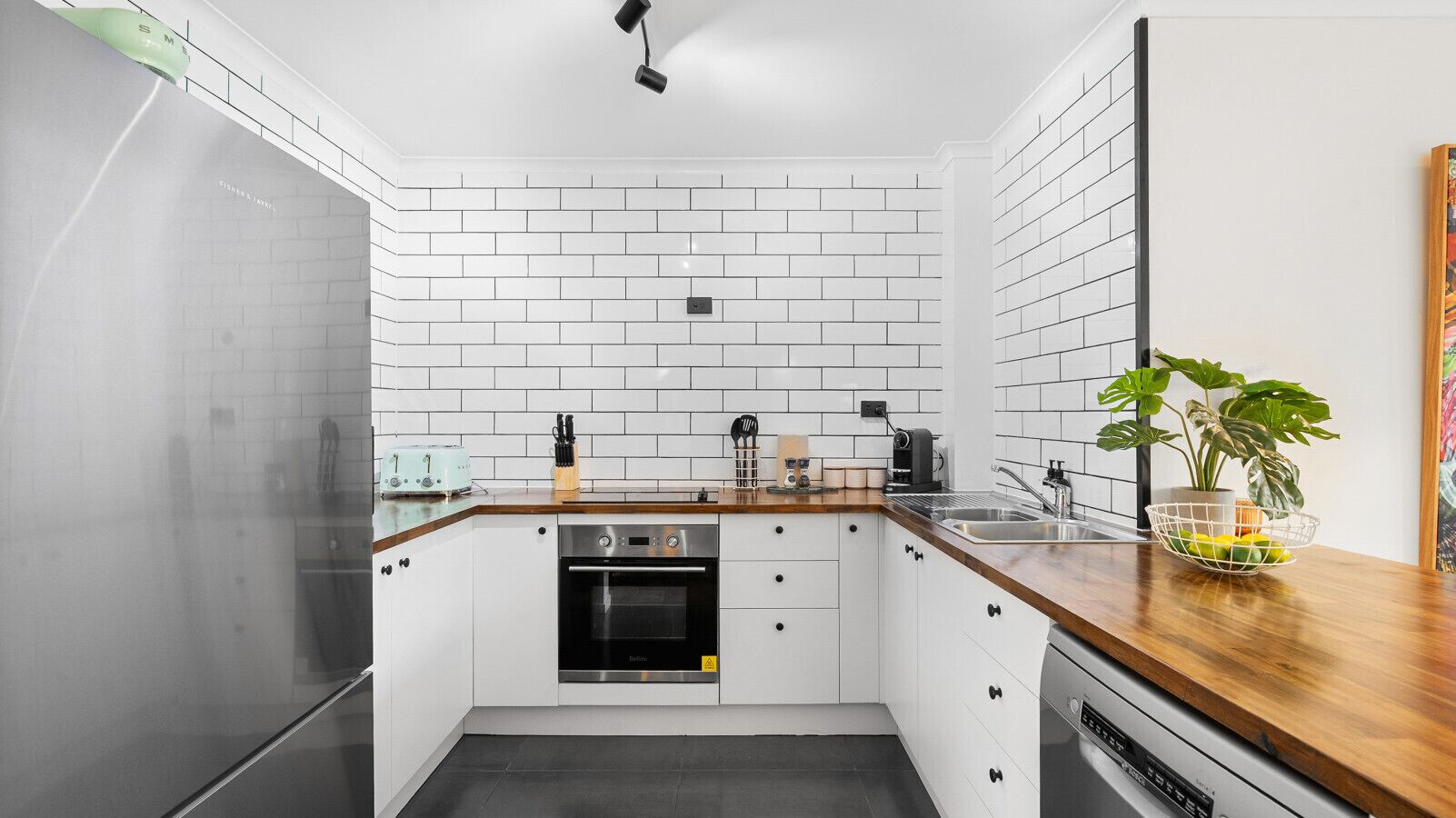 ثلاجة، ميكروويف، فرن، موقد طهي مسطح