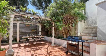 Villa in Toulon With Pool and Mont Faron Views