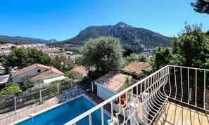 Apartment | Pool | Indoor pool, outdoor pool - Villa in Toulon With Pool and Mont Faron Views (Toulon)
