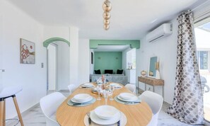 Apartment | Dining - Villa in Toulon With Pool and Mont Faron Views (Toulon)