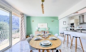 Apartment | Dining - Villa in Toulon With Pool and Mont Faron Views (Toulon)