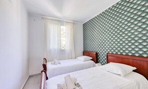 Apartment | 3 bedrooms, iron/ironing board, bed sheets - Villa in Toulon With Pool and Mont Faron Views (Toulon)