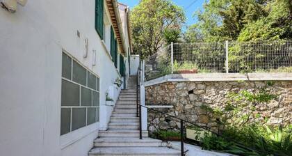 Villa in Toulon With Pool and Mont Faron Views