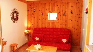 Living area - Studio Cabin for 4 People, 3, South-facing (Valloire)