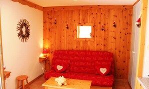 Living area - Studio Cabin for 4 People, 3, South-facing (Valloire)