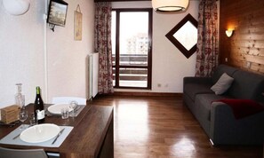Living area - Studio for 2 People in the Heart of the Orres 1650 Resort (Les Orres)