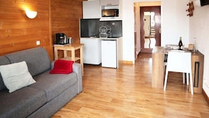 Living area - Studio for 2 People in the Heart of the Orres 1650 Resort (Les Orres)