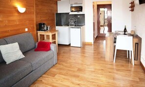 Living area - Studio for 2 People in the Heart of the Orres 1650 Resort (Les Orres)