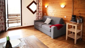 Living area - Studio for 2 People in the Heart of the Orres 1650 Resort (Les Orres)