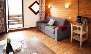 Living area - Studio for 2 People in the Heart of the Orres 1650 Resort (Les Orres)