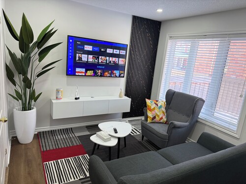 Cozy, Private Suite, Two Level Apartment With Separate Entrance