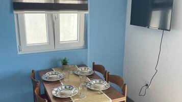 Apartment, 1 Bedroom, Smoking, Balcony | Dining