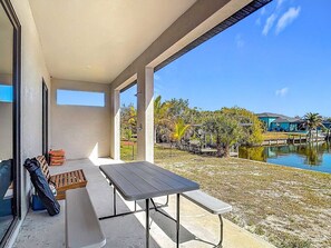 Outdoor dining - South Gulf Cove Waterfront Getaway (Port Charlotte)