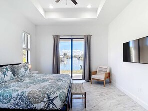 3 bedrooms, desk, iron/ironing board, travel cot - South Gulf Cove Waterfront Getaway (Port Charlotte)