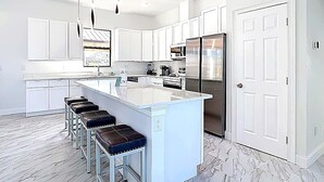 Private kitchen - Waterfront Home 3BR 2BA BBQ Grill Sleep 10 (Port Charlotte)