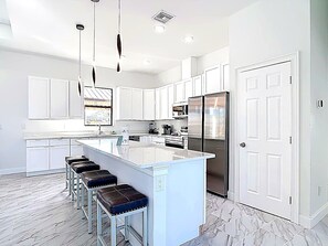Private kitchen - Waterfront Home 3BR 2BA BBQ Grill Sleep 10 (Port Charlotte)